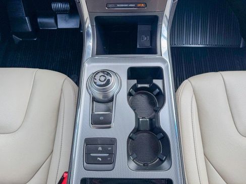 Used 2021 Ford Edge Titanium FWD image 11