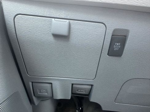 Used 2012 Toyota Sienna XLE FWD image 12