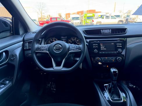 Used 2017 Nissan Rogue Sport S w/ S Appearance Package image 17