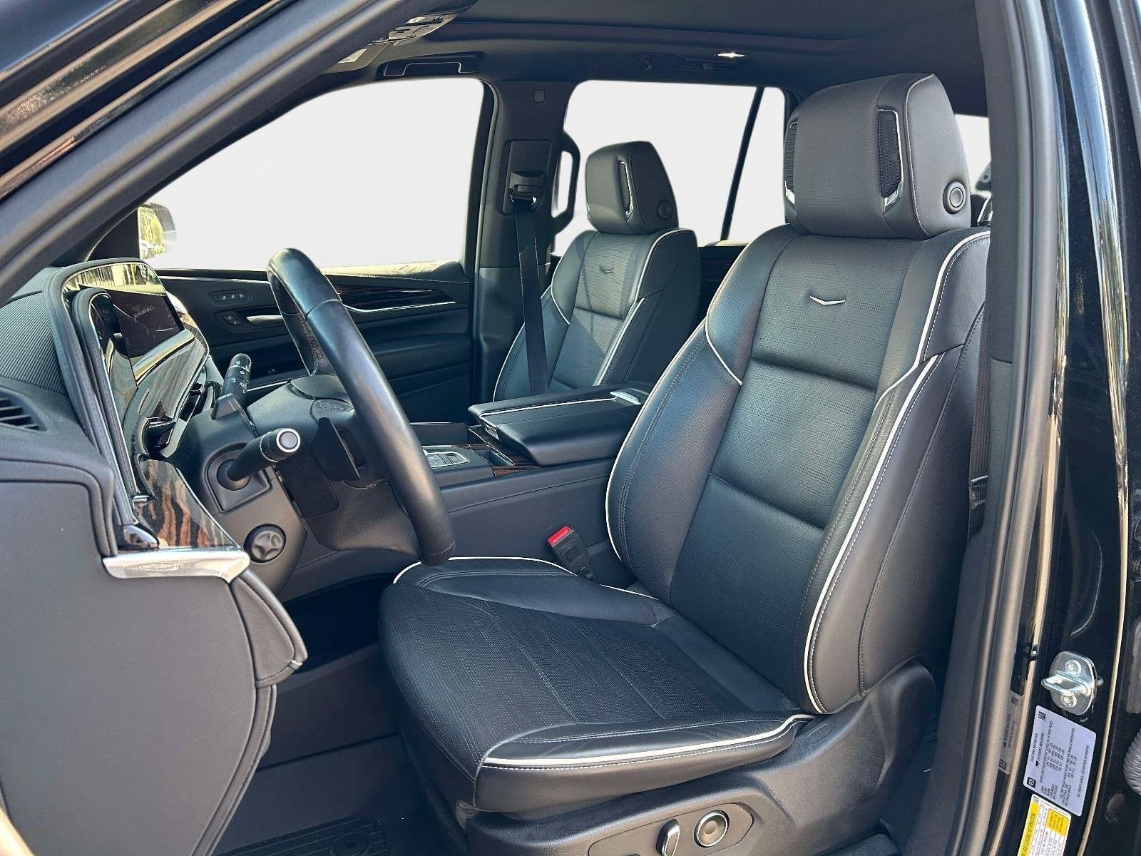 Used 2024 Cadillac Escalade Premium Luxury AWD/4WD image 14