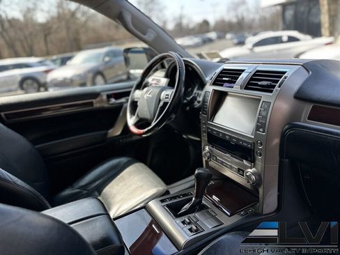 Used 2018 Lexus GX 460 Premium w/ Premium Package image 27