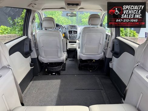 Used 2016 Dodge Grand Caravan SXT w/ UConnect Hands-Free Group FWD image 22