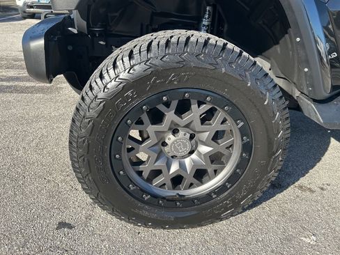 Certified 2022 Jeep Gladiator Overland w/ Popular Equipment Package image 18