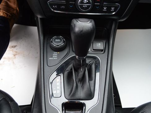 Used 2022 Jeep Cherokee Limited image 28