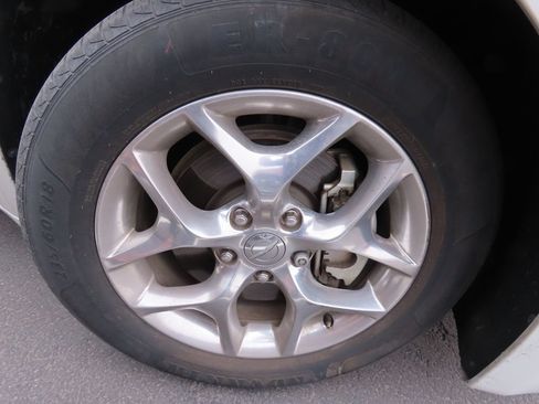 Used 2017 Chrysler Pacifica Limited w/ UConnect Theater Package FWD image 17