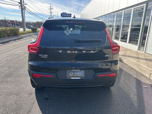 Certified 2025 Volvo XC40 B5 Plus image 4