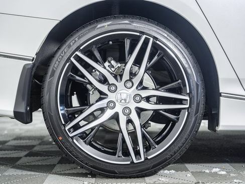 Used 2022 Honda Accord Touring image 19