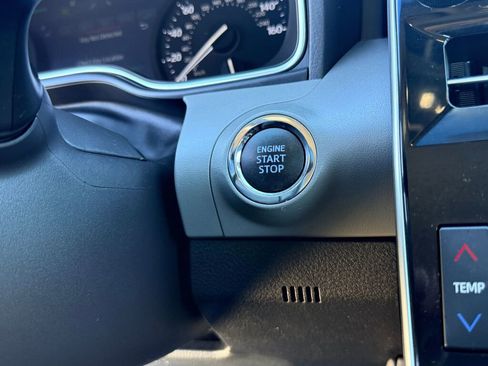 Used 2021 Toyota Avalon XLE image 6