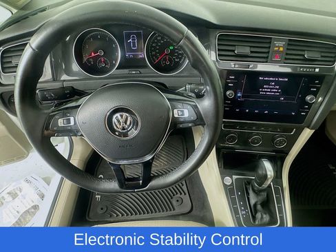 Used 2018 Volkswagen Golf SE image 13
