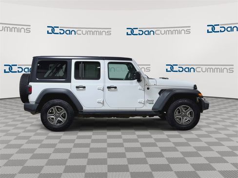 Used 2018 Jeep Wrangler Unlimited Sport S image 2