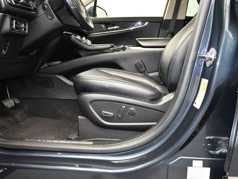 Used 2023 Lincoln Nautilus Reserve image 23