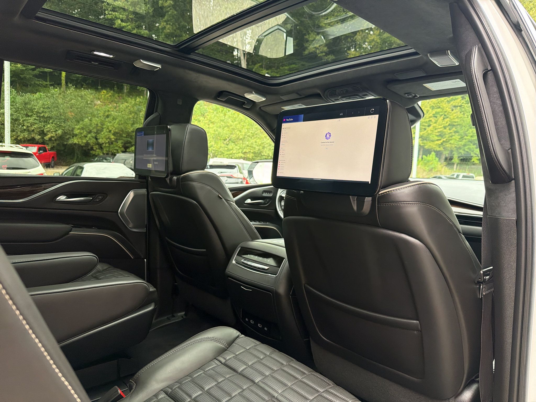 Used 2022 Cadillac Escalade Sport Platinum w/ Heavy-Duty Trailer Package AWD/4WD image 20