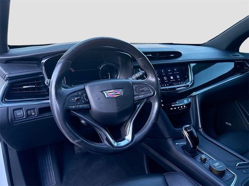Used 2021 Cadillac XT6 Premium Luxury image 10