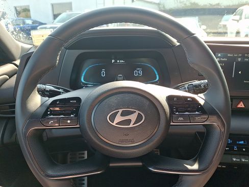 Certified 2025 Hyundai Elantra Sport FWD image 18