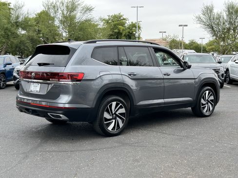 Used 2024 Volkswagen Atlas SE AWD/4WD image 4