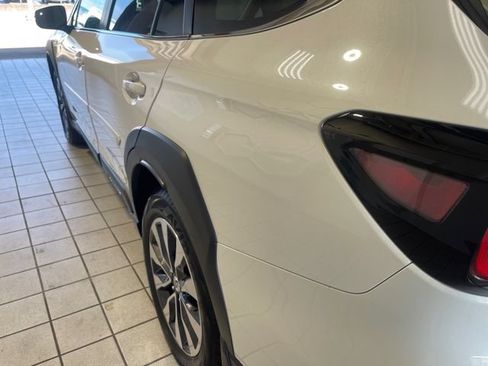 Used 2025 Subaru Outback Limited AWD/4WD image 18