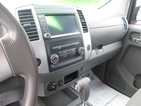 Used 2019 Nissan Frontier SV image 11