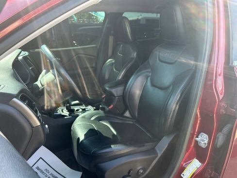 Used 2019 Jeep Cherokee Limited FWD image 17