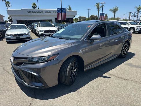 Used 2022 Toyota Camry SE w/ Convenience Package FWD image 11