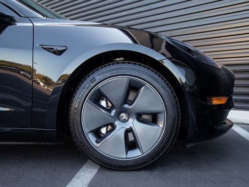 Used 2022 Tesla Model 3 Long Range AWD/4WD image 10