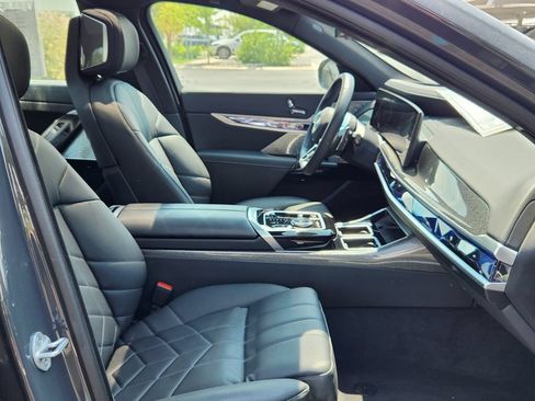 Used 2025 BMW 760i xDrive w/ Executive Package AWD/4WD image 17