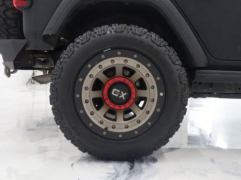 Used 2019 Jeep Wrangler Unlimited Sahara w/ Quick Order Package 24M Moab AWD/4WD image 17