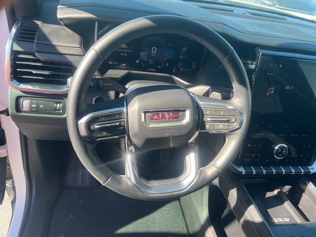 Used 2026 GMC Acadia Elevation w/ Elevation Premium Package FWD image 14