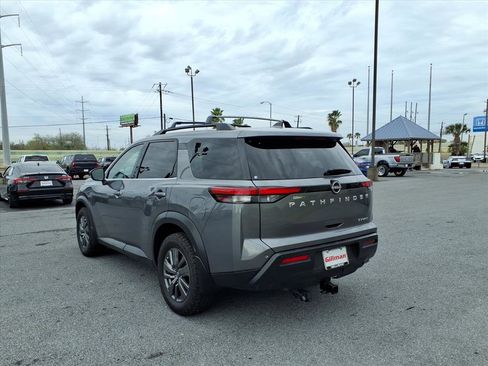 Used 2022 Nissan Pathfinder SV image 6