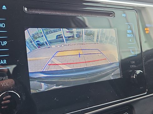 Used 2019 Toyota Corolla LE image 8