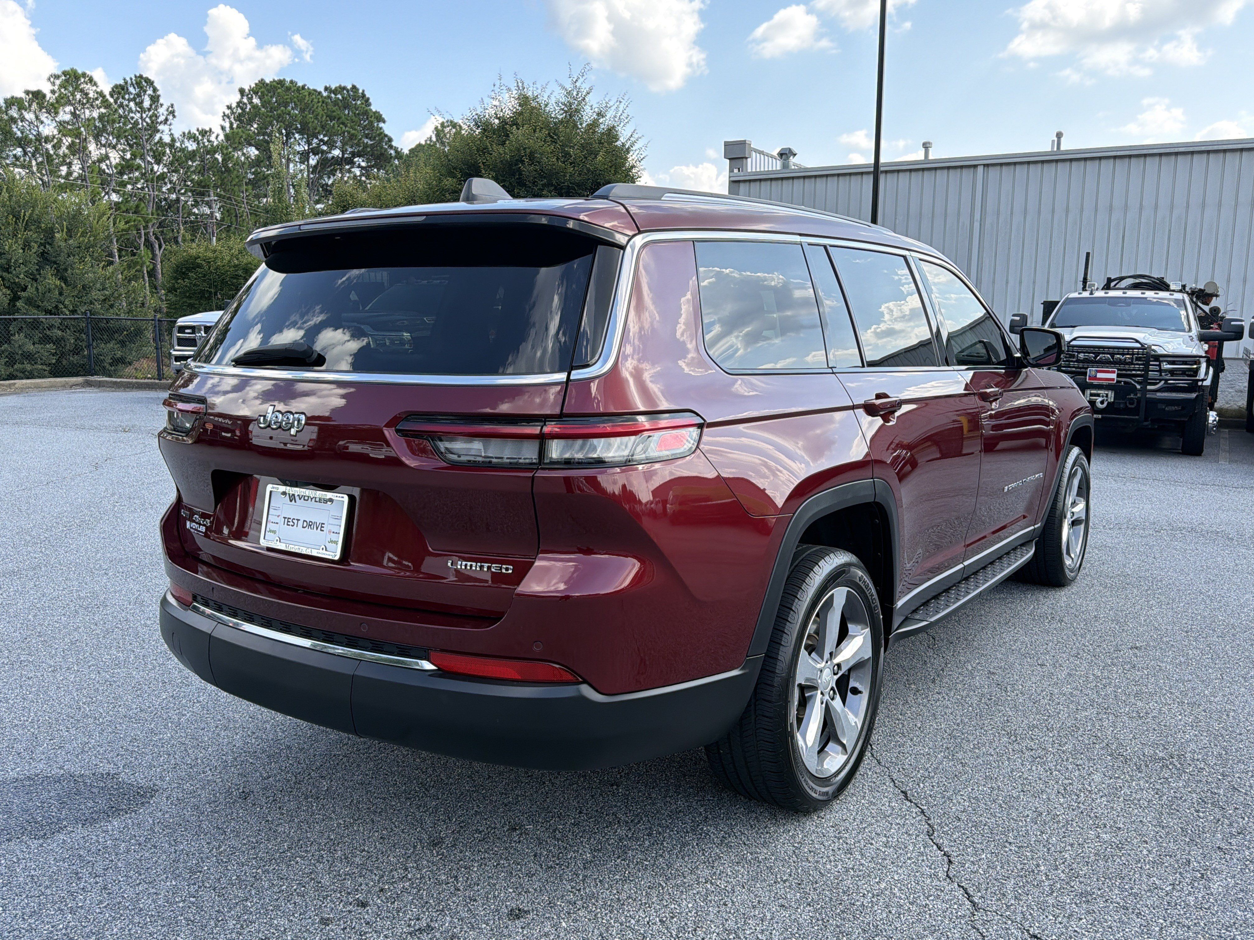 Used 2022 Jeep Grand Cherokee L Limited AWD/4WD image 8