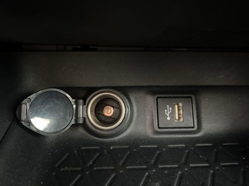 Used 2025 Toyota RAV4 XLE w/ Convenience Package image 23