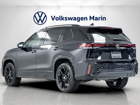 New 2026 Volkswagen Tiguan SE R-Line image 3