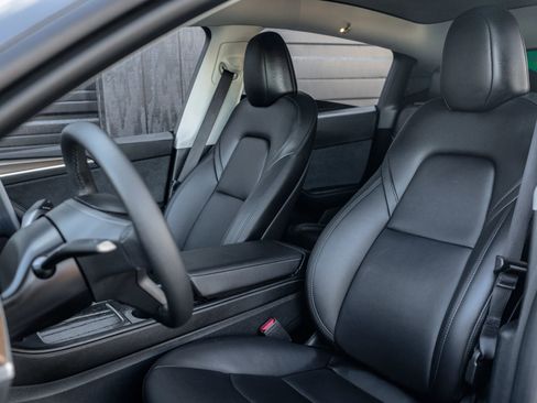 Used 2024 Tesla Model Y Long Range image 19