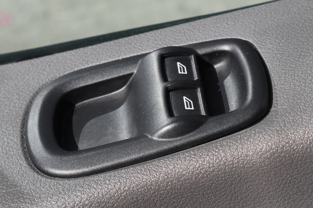 Used 2022 Ford E-Transit Medium Roof RWD image 22