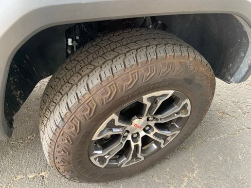 Certified 2025 GMC Canyon AT4 AWD/4WD image 15