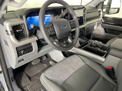 New 2026 Ford F250 XLT w/ XLT Premium Package AWD/4WD image 3