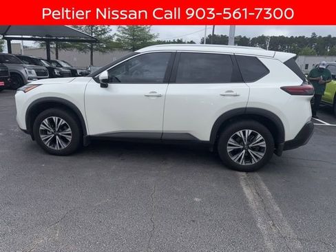 Used 2022 Nissan Rogue SV w/ SV Premium Package image 5