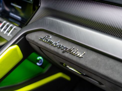 Used 2022 Lamborghini Urus image 72