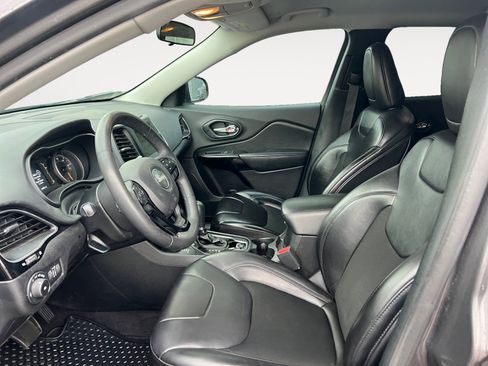 Used 2020 Jeep Cherokee Latitude Plus image 9