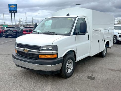 New 2025 Chevrolet Express 3500 w/ Power Convenience Package image 6