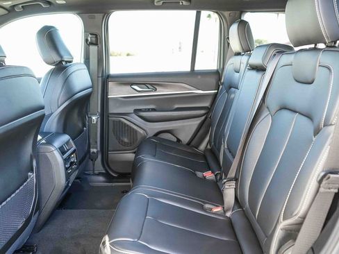 New 2025 Jeep Grand Cherokee Limited w/ Black Appearance Package image 19