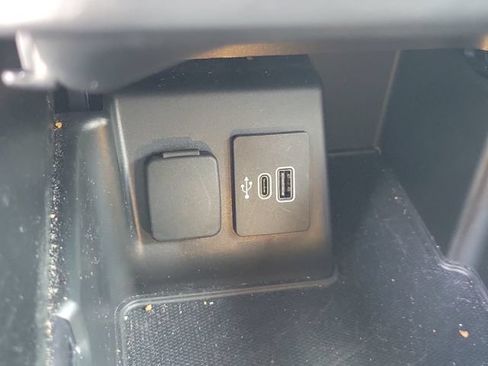 Certified 2025 Ford Explorer ST-Line RWD image 30