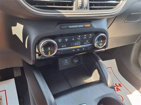 Used 2022 Ford Escape SEL image 17