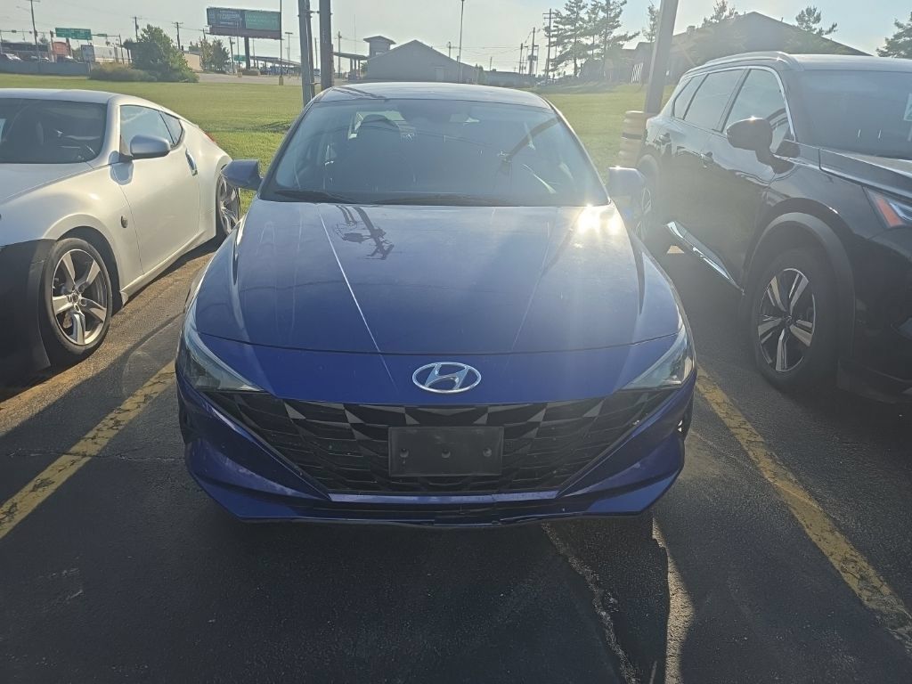 Used 2022 Hyundai Elantra SEL w/ Cargo Package FWD image 2