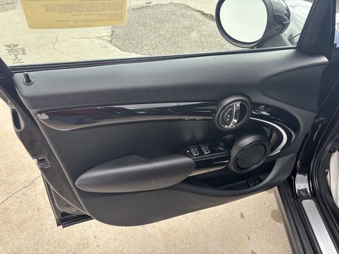 Used 2016 MINI Cooper 4-Door Hardtop image 13