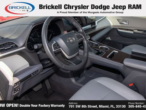 Used 2024 Toyota Sienna XLE FWD image 17