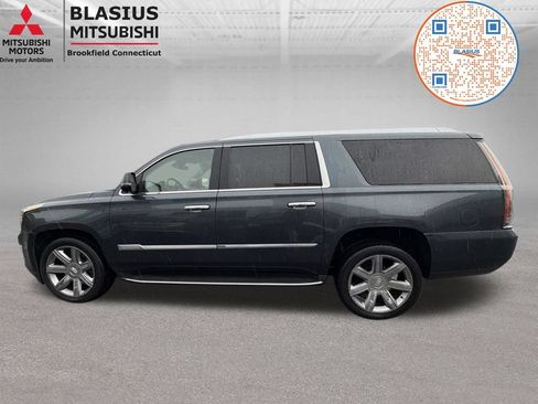 Used 2019 Cadillac Escalade ESV Luxury AWD/4WD image 23