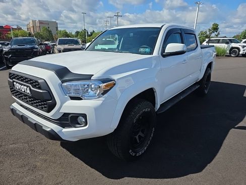 Used 2023 Toyota Tacoma SR5 w/ Technology Package AWD/4WD image 4