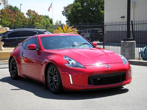 Used 2019 Nissan 370Z Coupe image 4