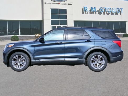 Used 2023 Ford Explorer XLT w/ Equipment Group 202A AWD/4WD image 8